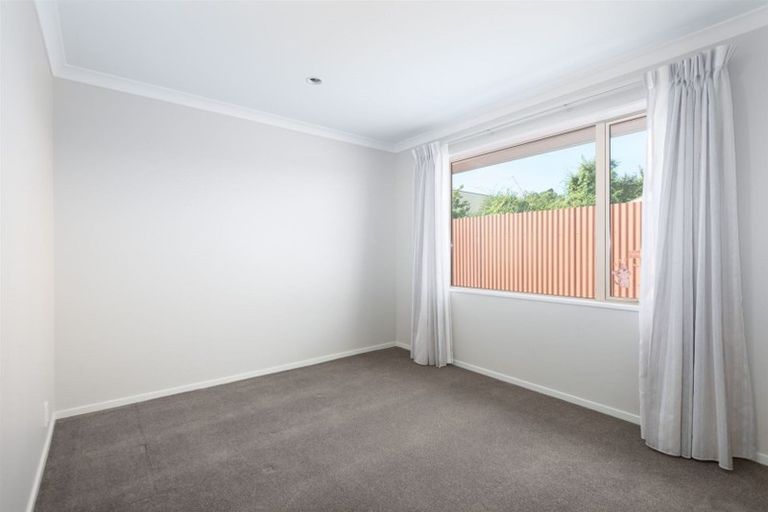 Photo of property in 6a Lake Terrace Road, Burwood, Christchurch, 8061