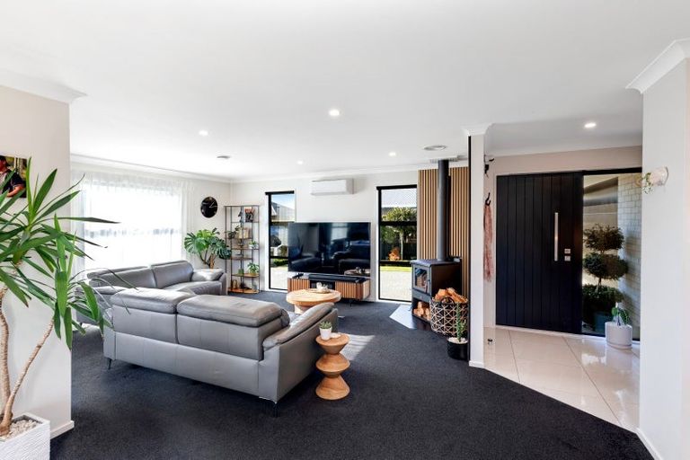 Photo of property in 17 Parawai Street, Marshland, Christchurch, 8083