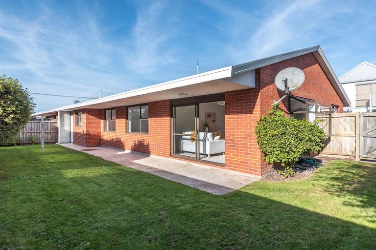 Photo of property in 2/61 Caledonian Road, St Albans, Christchurch, 8014