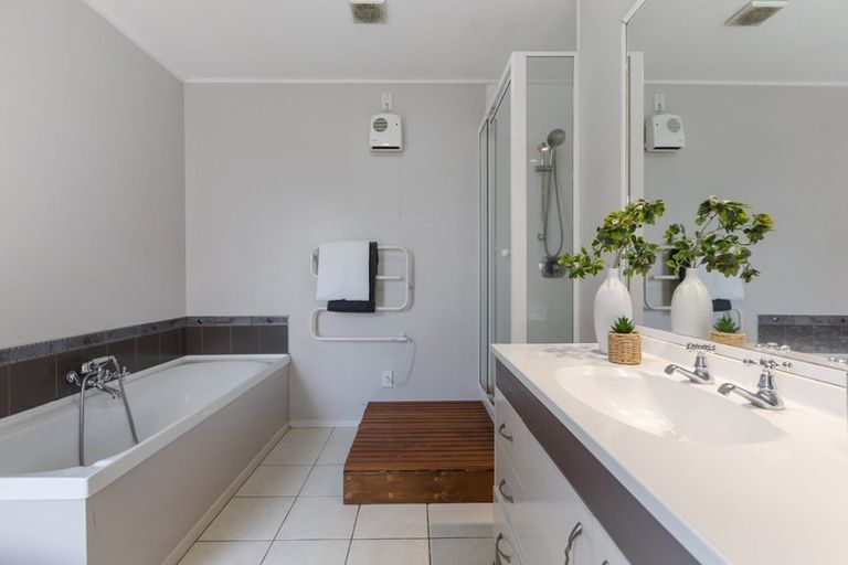 Photo of property in 2/116 Meadowland Drive, Somerville, Auckland, 2014