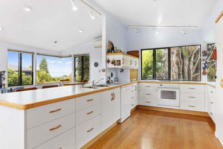 Photo of property in 1/95 Braemar Road, Castor Bay, Auckland, 0620