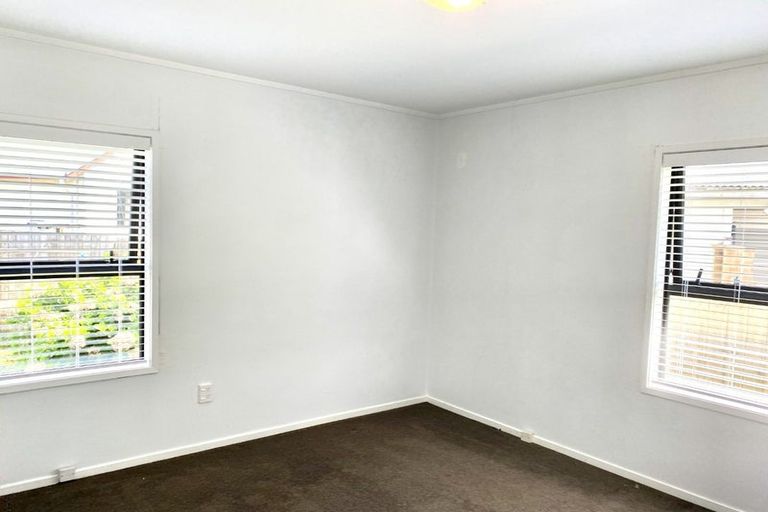 Photo of property in 123 Riverpark Crescent, Henderson, Auckland, 0610