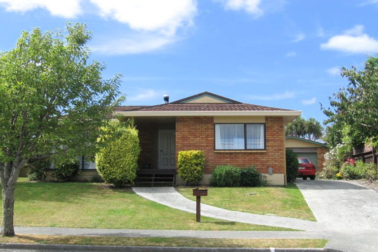 Photo of property in 14 Delaware Grove, Totara Park, Upper Hutt, 5018