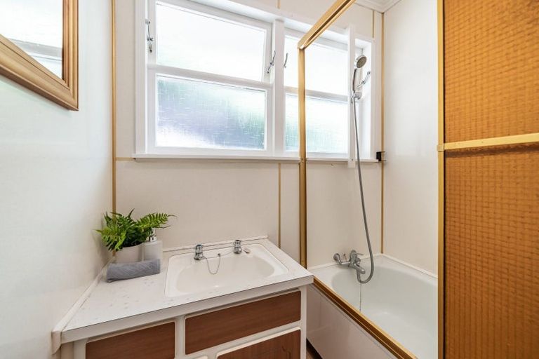 Photo of property in 75 Logie Street, Stokes Valley, Lower Hutt, 5019