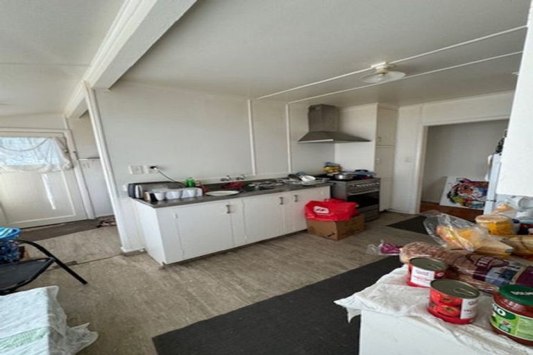 Photo of property in 63 Cambridge Terrace, Kaiti, Gisborne, 4010