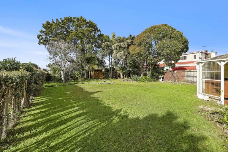Photo of property in 44 Farquhar Road, Glendene, Auckland, 0602