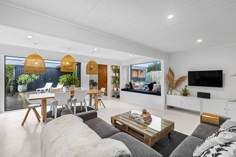 Photo of property in 2/9 Tainui Street, Torbay, Auckland, 0630