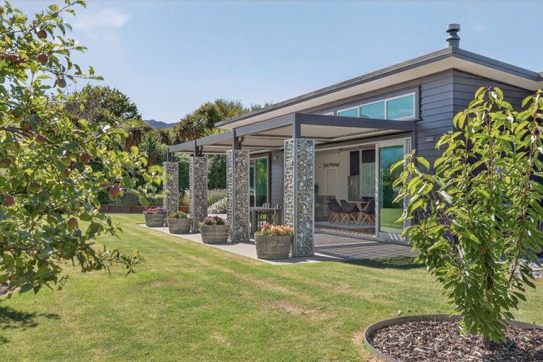 Photo of property in 28 Sam John Place, Lake Hawea, 9382