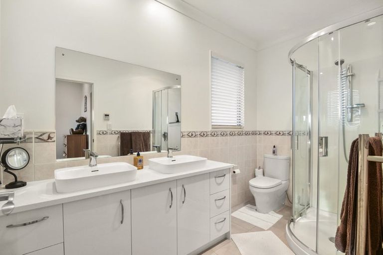 Photo of property in 160 Kittiwake Drive, Schnapper Rock, Auckland, 0632