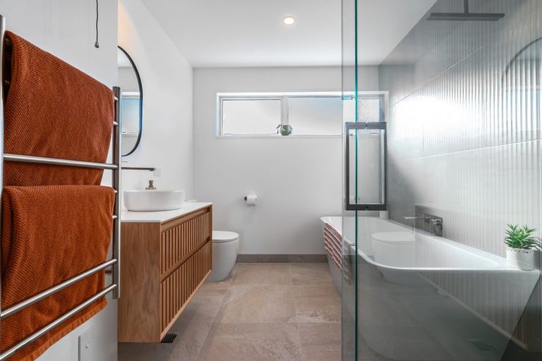 Photo of property in 2/179 Weston Road, St Albans, Christchurch, 8052