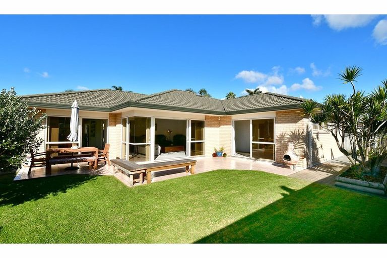 Photo of property in 16 Dan Tori Place, Orewa, 0931