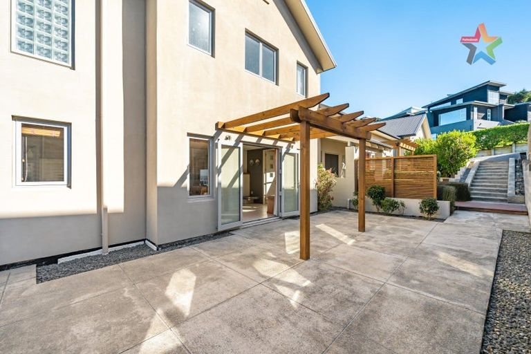 Photo of property in 27 Meadowbank Drive, Belmont, Lower Hutt, 5010