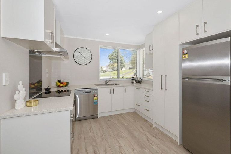 Photo of property in 45 Kelman Road, Kelston, Auckland, 0602