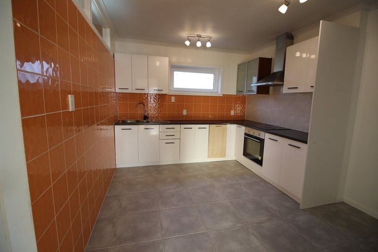 Photo of property in 1 Lowtherhurst Road, Massey, Auckland, 0614