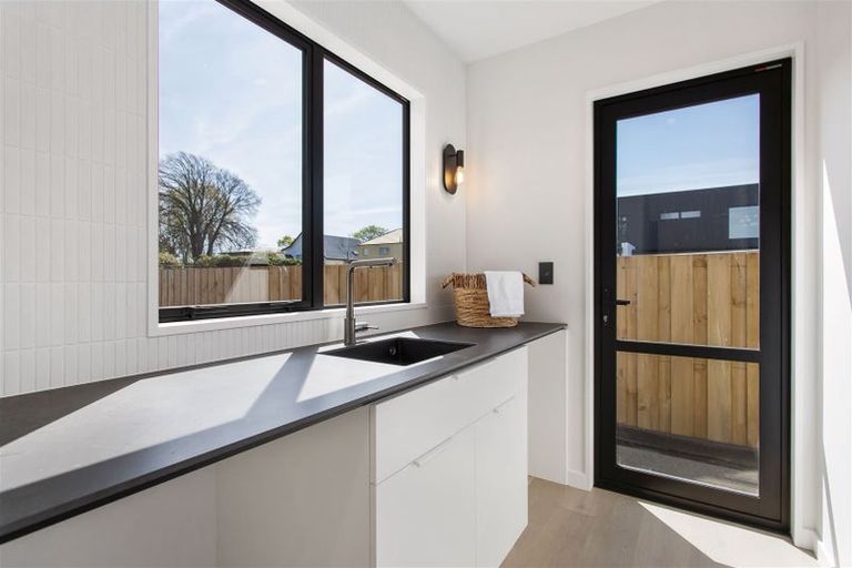 Photo of property in 12a Memorial Avenue, Ilam, Christchurch, 8053