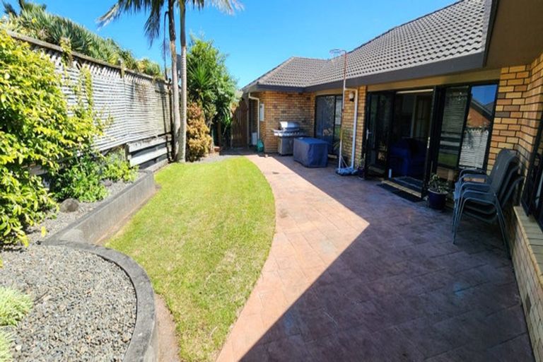 Photo of property in 8 Frank Frethey Place, Highlands Park, New Plymouth, 4312
