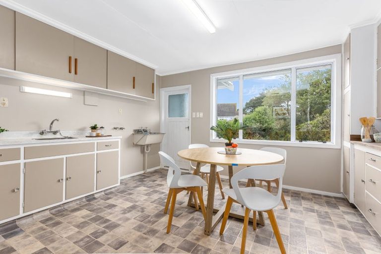 Photo of property in 15 Kapiti Crescent, Titahi Bay, Porirua, 5022