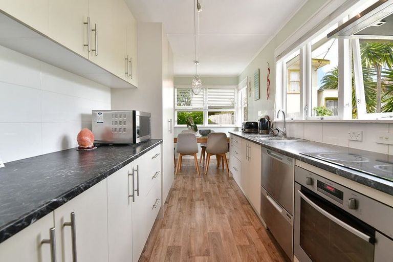 Photo of property in 16 Sundown Avenue, Manly, Whangaparaoa, 0930