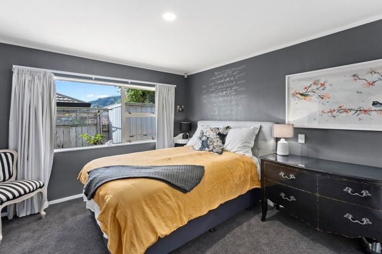 Photo of property in 5a Hemi Street, Waikanae, 5036