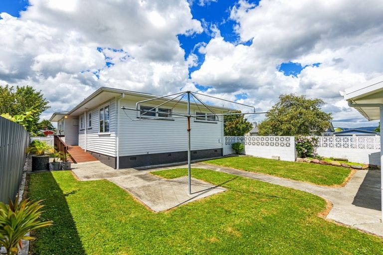 Photo of property in 10 Wairau Place, Kelvin Grove, Palmerston North, 4414