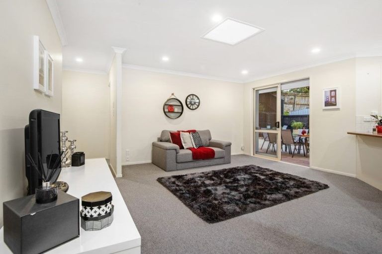 Photo of property in 55 Mt Lebanon Crescent, The Gardens, Auckland, 2105