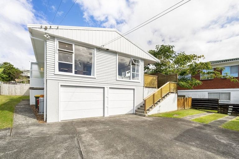 Photo of property in 13 Red Beach Road, Red Beach, 0932