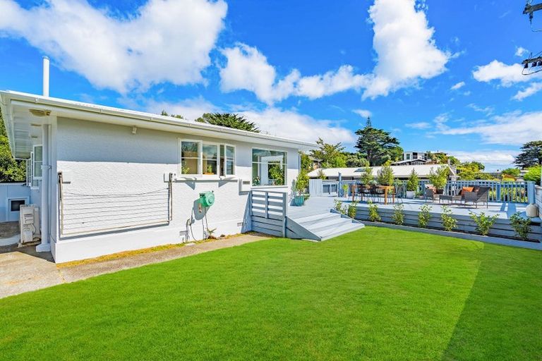 Photo of property in 12b Tiromoana Road, Raumati South, Paraparaumu, 5032