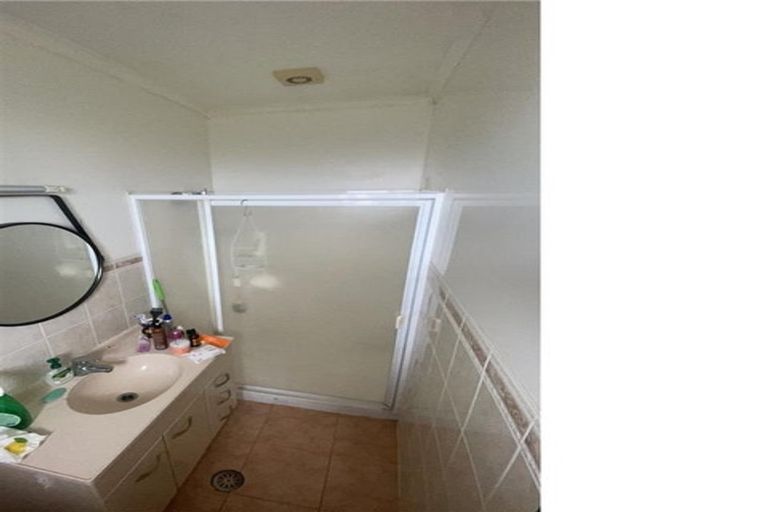 Photo of property in 9 Vinograd Drive, Te Atatu Peninsula, Auckland, 0610