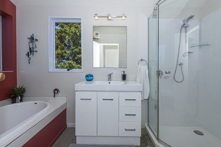 Photo of property in 96 Franklin Road, Parua Bay, 0192