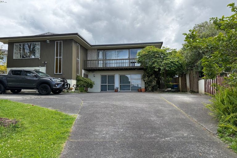Photo of property in 12 Spence Road, Henderson, Auckland, 0612