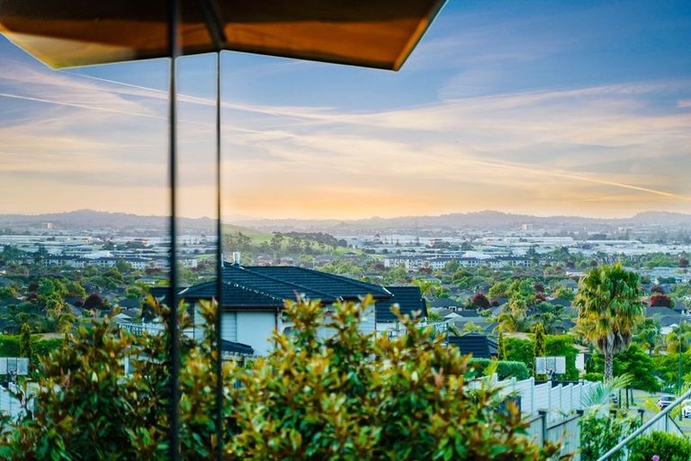 Photo of property in 31 Dunvegan Rise, East Tamaki Heights, Auckland, 2016