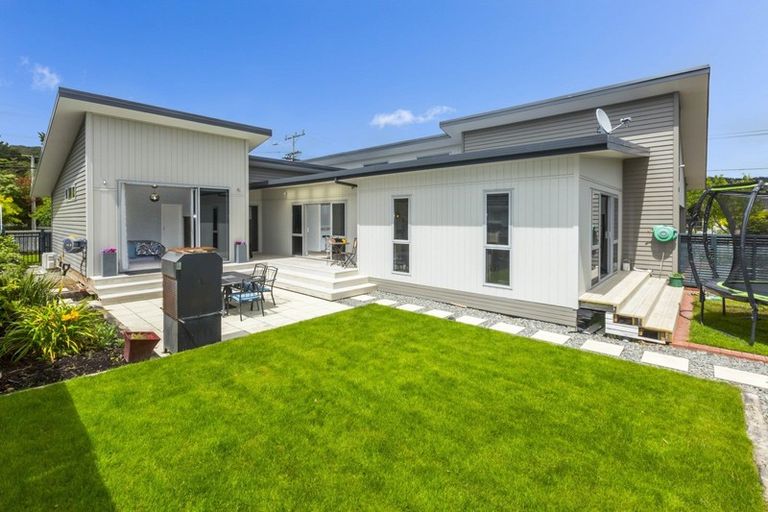Photo of property in 21 Pempsey Street, Silverstream, Upper Hutt, 5019
