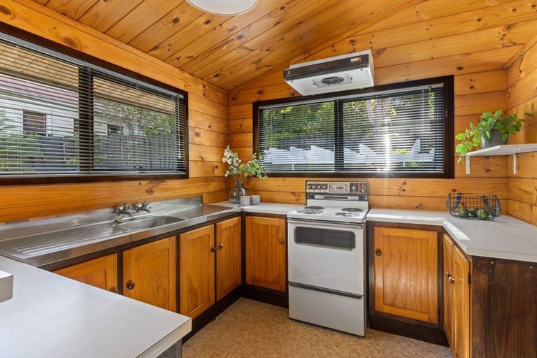 Photo of property in 2 Morlie Place, Torbay, Auckland, 0630