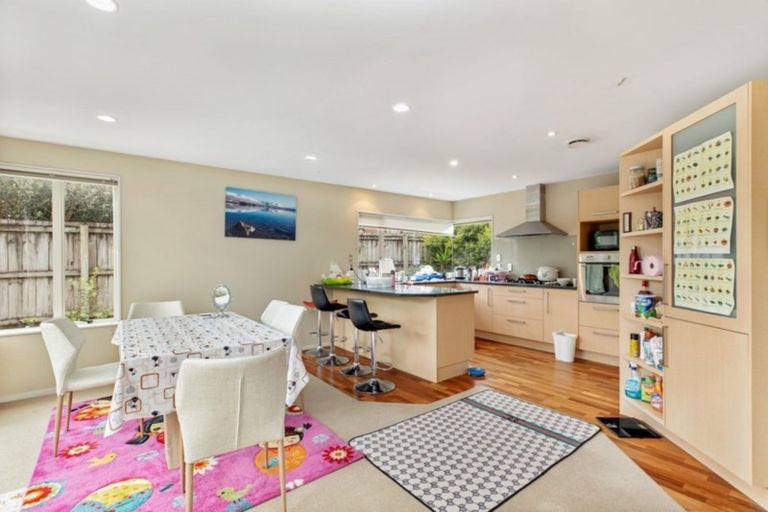 Photo of property in 25a Bluefin Way, West Harbour, Auckland, 0618