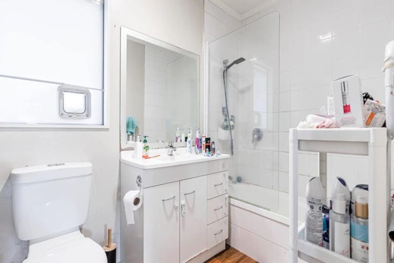 Photo of property in 25 Lilburn Crescent, Massey, Auckland, 0614