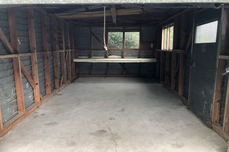 Photo of property in 40 Flanshaw Road, Te Atatu South, Auckland, 0610