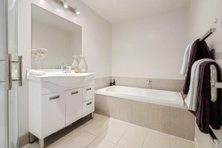 Photo of property in 15a Callis Avenue, Opaheke, Papakura, 2113