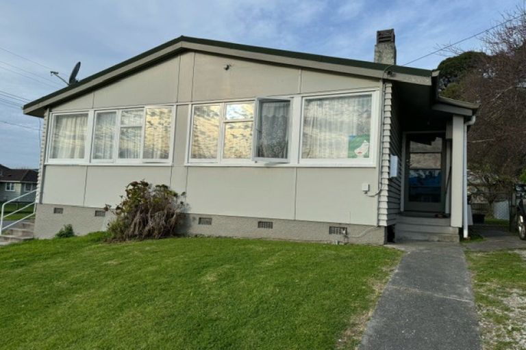 Photo of property in 63 Cambridge Terrace, Kaiti, Gisborne, 4010