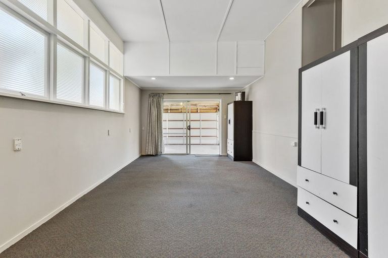 Photo of property in 11 Luke Place, Eastern Beach, Auckland, 2012