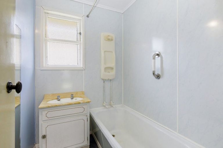 Photo of property in 1/289 Naenae Road, Naenae, Lower Hutt, 5011