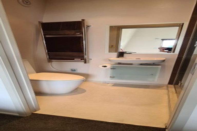 Photo of property in 3 The Terrace, Herald Island, Auckland, 0618