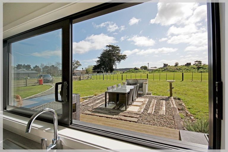 Photo of property in 128 Cummerfield Road, Foxton, 4891