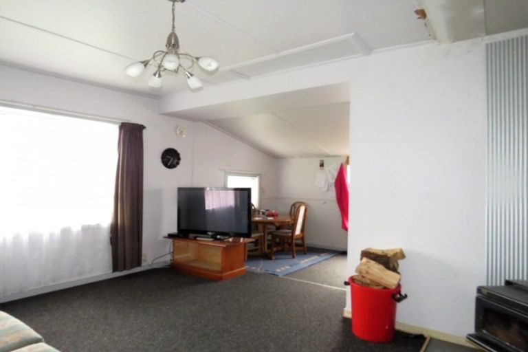 Photo of property in 127 Peel Street, Westport, 7825