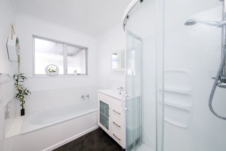 Photo of property in 107 Ruamahanga Crescent, Terrace End, Palmerston North, 4410