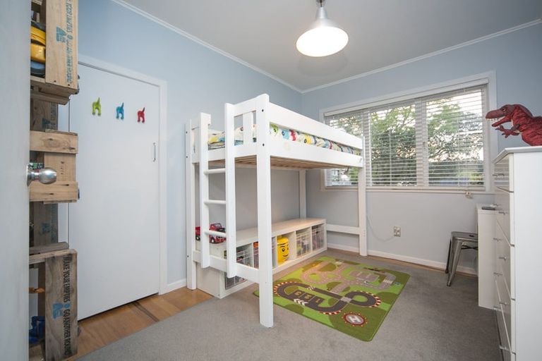 Photo of property in 70 Stottholm Road, Titirangi, Auckland, 0604