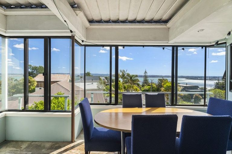 Photo of property in 1/64 Island Bay Road, Beach Haven, Auckland, 0626