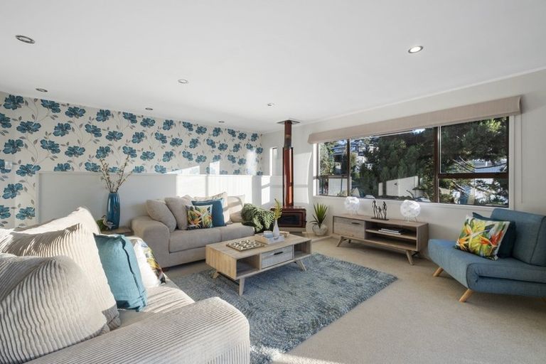 Photo of property in 27 William Hadlow Place, Hatfields Beach, Orewa, 0931