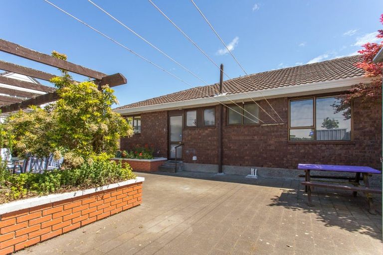 Photo of property in 2/18 Rembrandt Place, Burnside, Christchurch, 8053