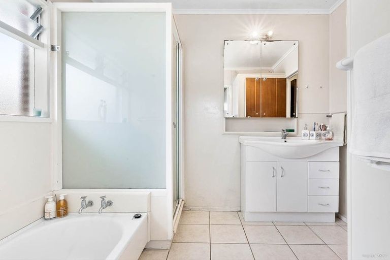 Photo of property in 122 Ti Rakau Drive, Pakuranga, Auckland, 2010