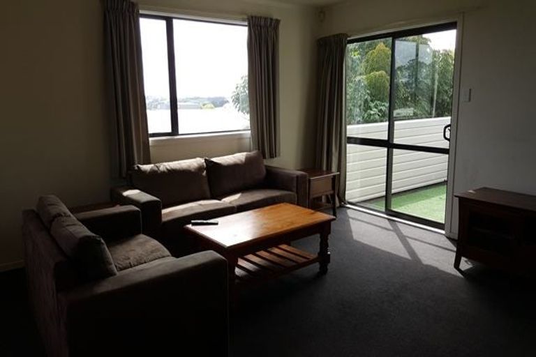 Photo of property in 8b Schnapper Rock Road, Schnapper Rock, Auckland, 0632